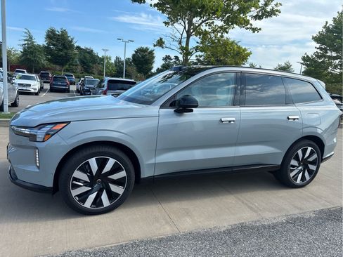 Used 2025 Volvo EX90 Ultra AWD/4WD image 41