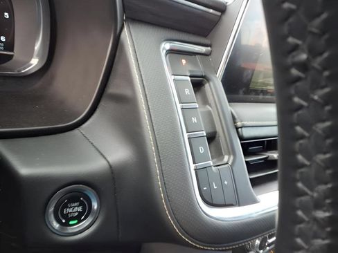 Used 2024 GMC Yukon SLT AWD/4WD image 23
