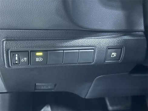 Used 2022 Toyota Corolla LE image 19