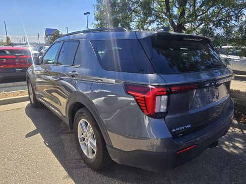 Used 2025 Ford Explorer Active RWD image 3