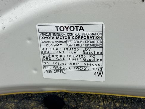 Used 2019 Toyota C-HR XLE FWD image 19