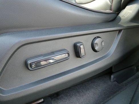 Used 2025 Honda Pilot Black Edition image 29