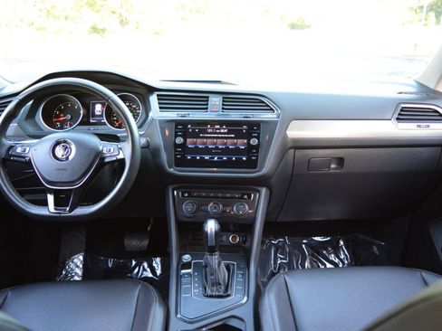Used 2021 Volkswagen Tiguan SE FWD image 20