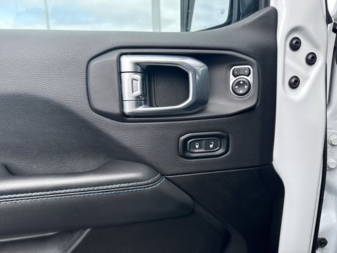 Used 2024 Jeep Wrangler Unlimited Rubicon 4xe image 15