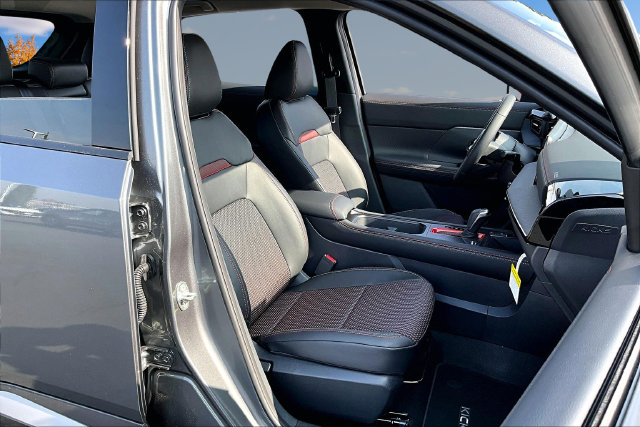 New 2026 Nissan Kicks SR FWD image 11