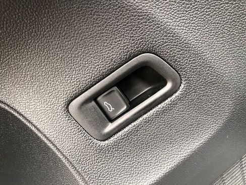 New 2026 Volkswagen Atlas Cross Sport SE AWD/4WD image 12