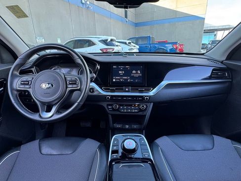 Used 2021 Kia Niro EX image 3