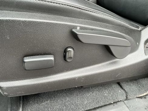 Used 2019 GMC Canyon SLT w/ Driver Alert Package image 16