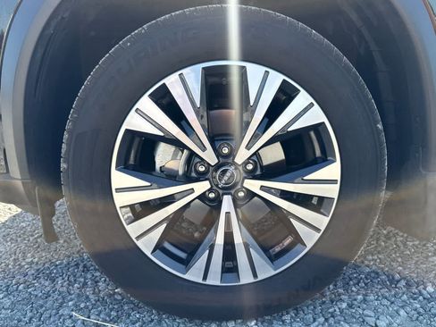 Certified 2023 Nissan Rogue SV FWD image 12