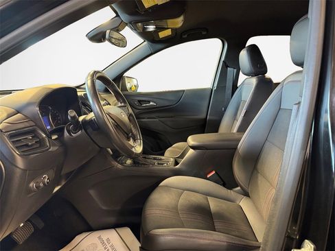 Used 2022 Chevrolet Equinox RS w/ Infotainment Package image 12