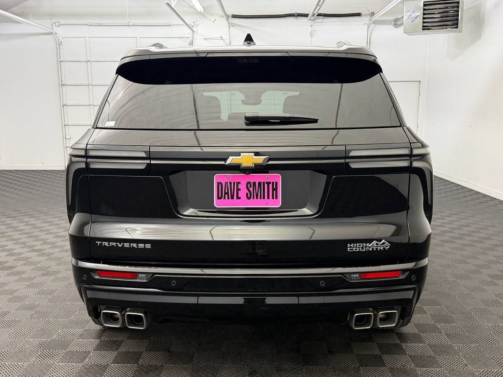 Used 2025 Chevrolet Traverse High Country FWD image 10