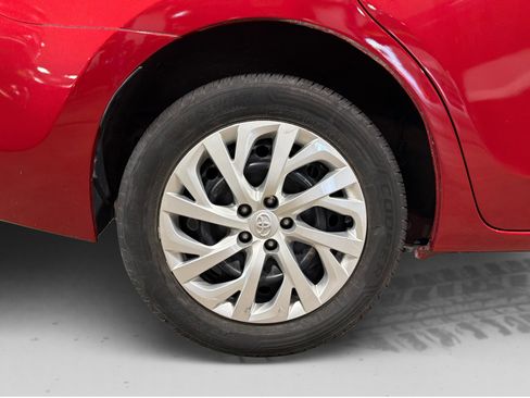 Used 2018 Toyota Corolla LE FWD image 44