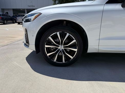 Certified 2025 Volvo XC60 B5 Plus AWD/4WD image 10
