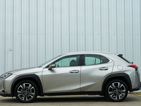 Used 2021 Lexus UX 200 image 8