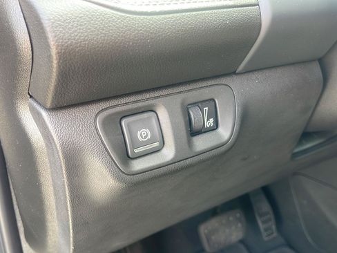 Used 2023 GMC Acadia SLT AWD/4WD image 16