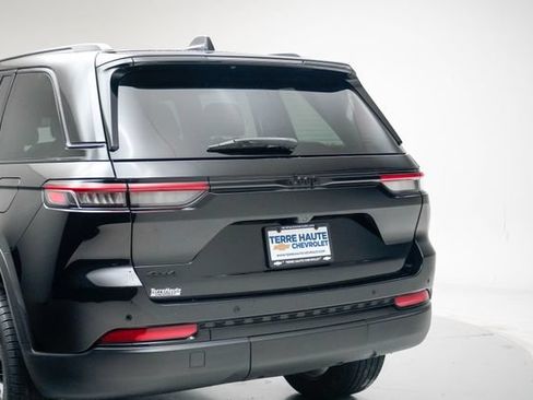 Used 2023 Jeep Grand Cherokee Altitude AWD/4WD image 4