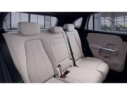 Used 2023 Mercedes-Benz GLA 250 4MATIC image 5