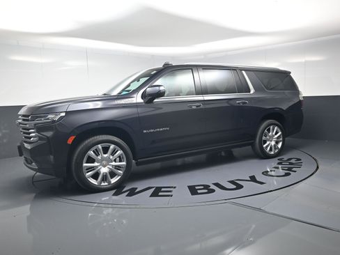 Used 2023 Chevrolet Suburban High Country w/ Premium Package 2 AWD/4WD image 6