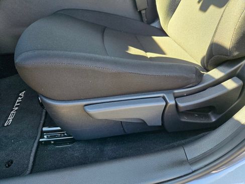 Used 2025 Nissan Sentra S FWD image 19