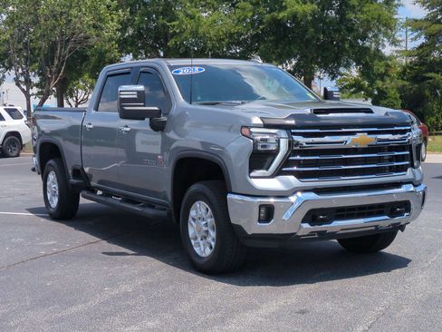Used 2025 Chevrolet Silverado 2500 LTZ w/ LTZ Convenience Package AWD/4WD image 2