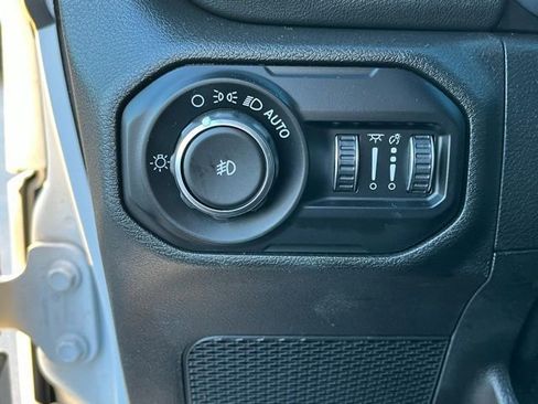 Used 2020 Jeep Wrangler Unlimited Sahara image 21