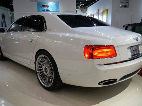Used 2015 Bentley Flying Spur W12 image 17