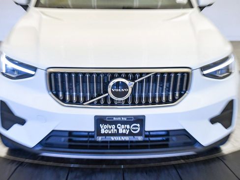 Certified 2025 Volvo XC40 B5 Core w/ Protection Package Premier image 8