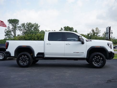 Used 2025 GMC Sierra 2500 AT4X image 2