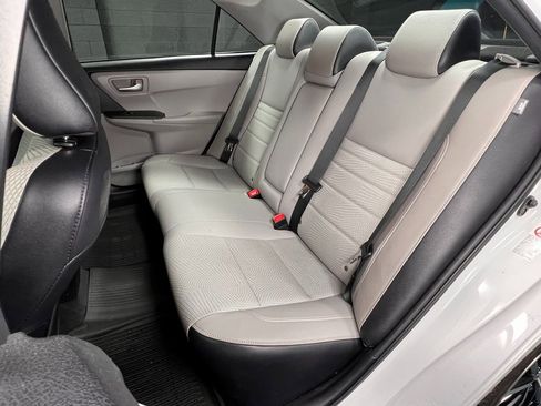 Used 2017 Toyota Camry SE image 11