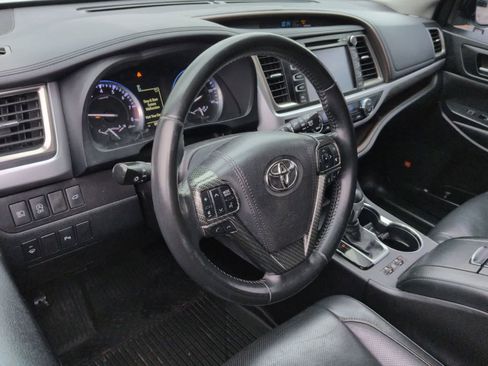 Used 2019 Toyota Highlander Limited image 10