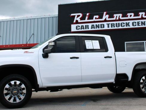 Used 2025 Chevrolet Silverado 2500 Custom w/ Z71 Off-Road Package AWD/4WD image 12