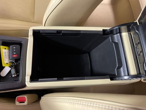 Used 2017 Toyota Camry XLE image 23