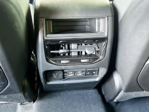 Used 2025 Jeep Grand Cherokee Limited AWD/4WD image 26
