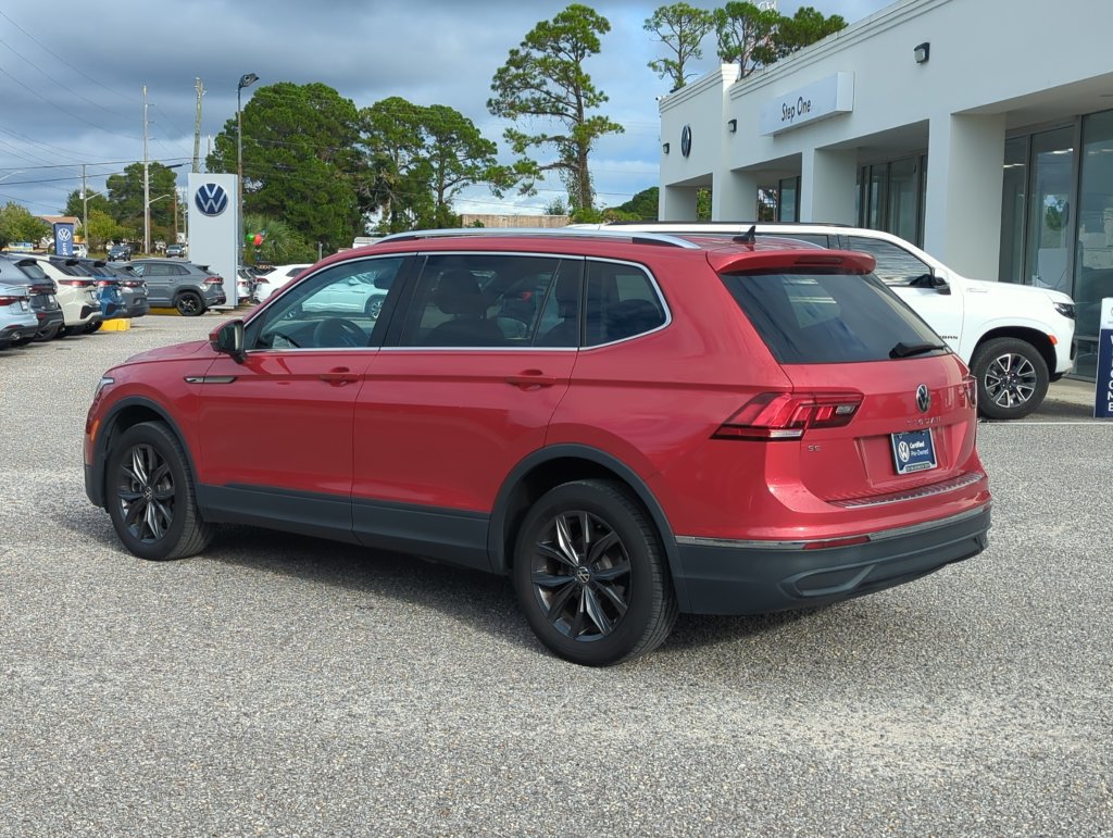 Used 2023 Volkswagen Tiguan SE w/ Panoramic Sunroof Package FWD image 5