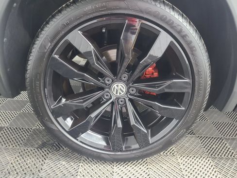 Used 2021 Volkswagen Tiguan SE R-Line AWD/4WD image 16