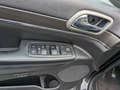 Used 2018 Jeep Grand Cherokee Limited w/ Luxury Group II image 14