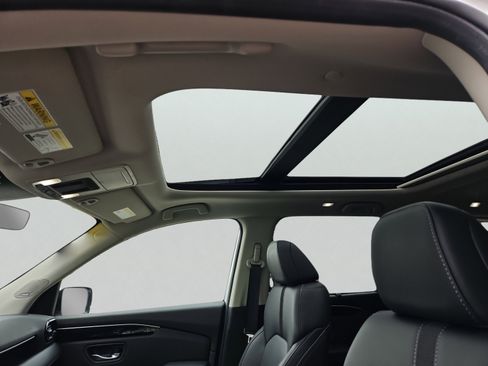 Certified 2024 Honda Pilot Touring image 8