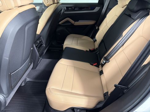 Used 2026 Porsche Cayenne AWD/4WD image 22