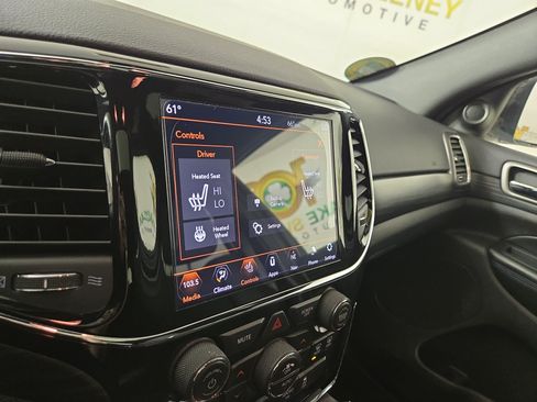 Used 2019 Jeep Grand Cherokee Laredo AWD/4WD image 28