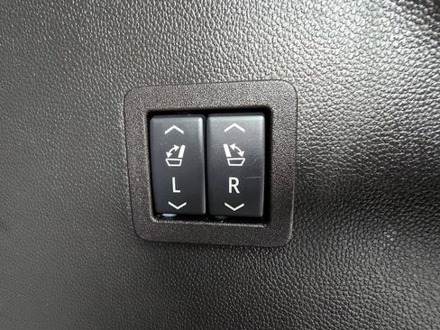 Used 2024 Buick Enclave Premium image 32