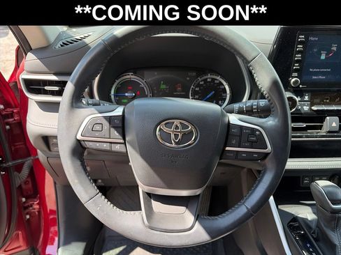 Used 2022 Toyota Highlander XLE AWD/4WD image 13