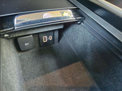 Used 2021 Lincoln Corsair AWD image 33