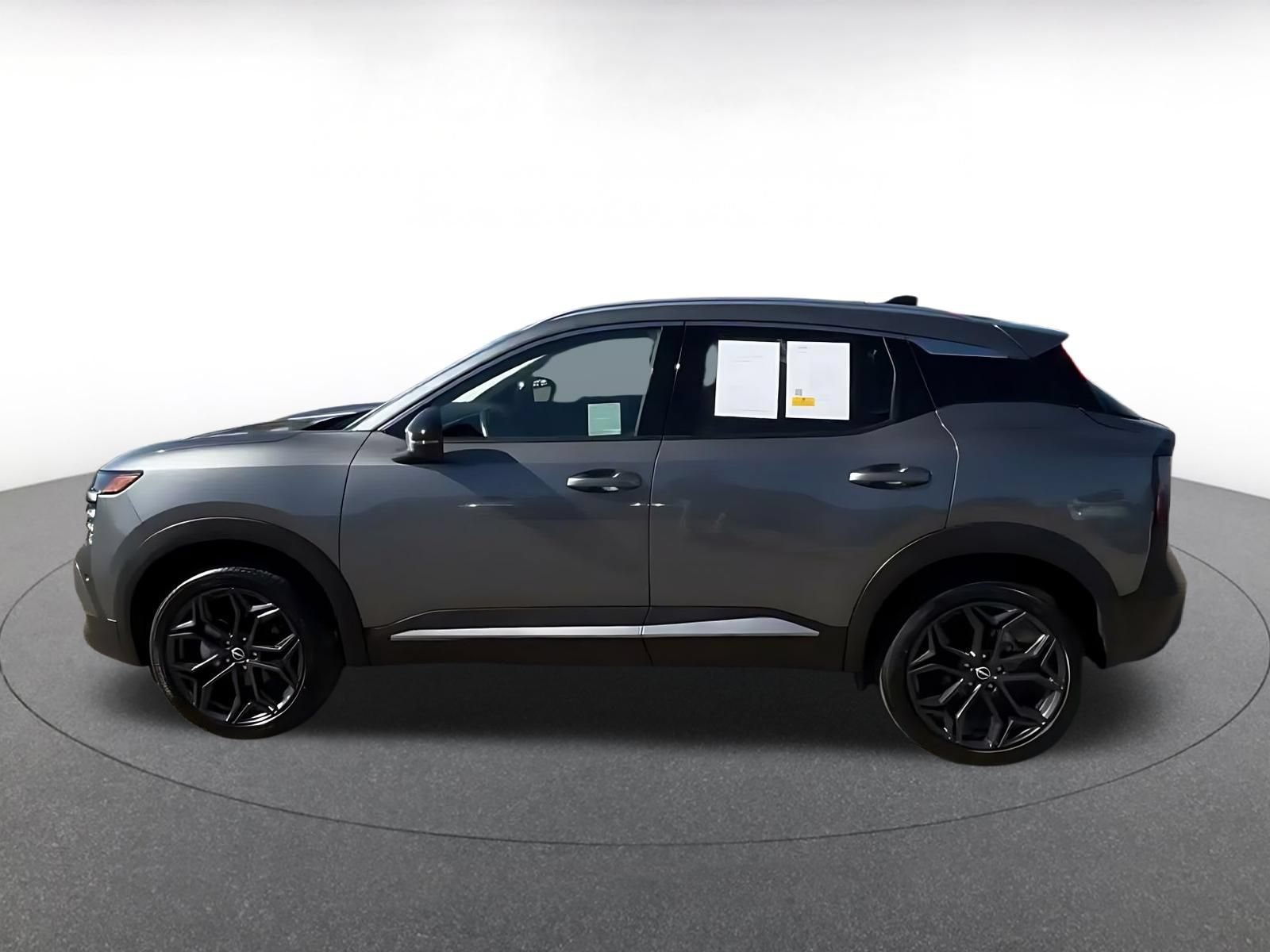 Used 2026 Nissan Kicks SR FWD image 8
