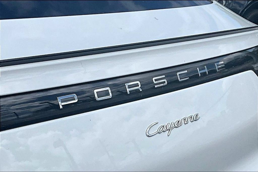 Used 2021 Porsche Cayenne Coupe AWD/4WD image 23