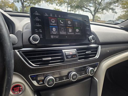 Used 2018 Honda Accord Touring image 13