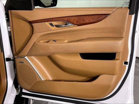 Used 2017 Cadillac Escalade Platinum image 26