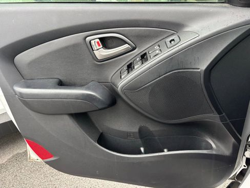 Used 2012 Hyundai Tucson Limited FWD image 6