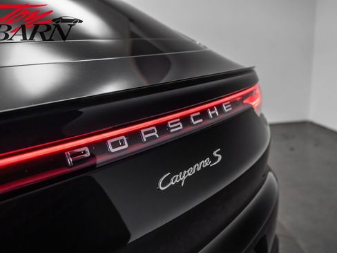 Used 2022 Porsche Cayenne S image 12