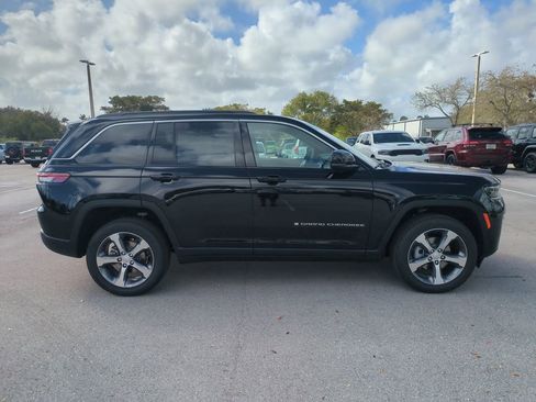 New 2026 Jeep Grand Cherokee Limited RWD image 4