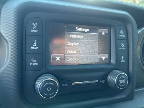 Used 2018 Jeep Wrangler Sport image 13